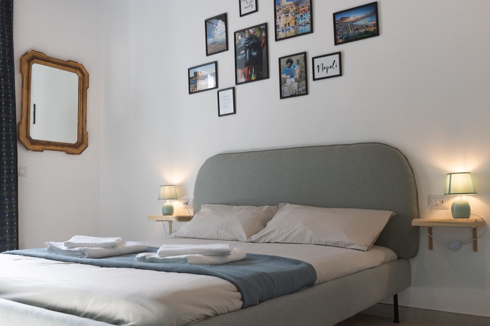 Letto matrimoniale della Pigna Verde con asciugamani piegati