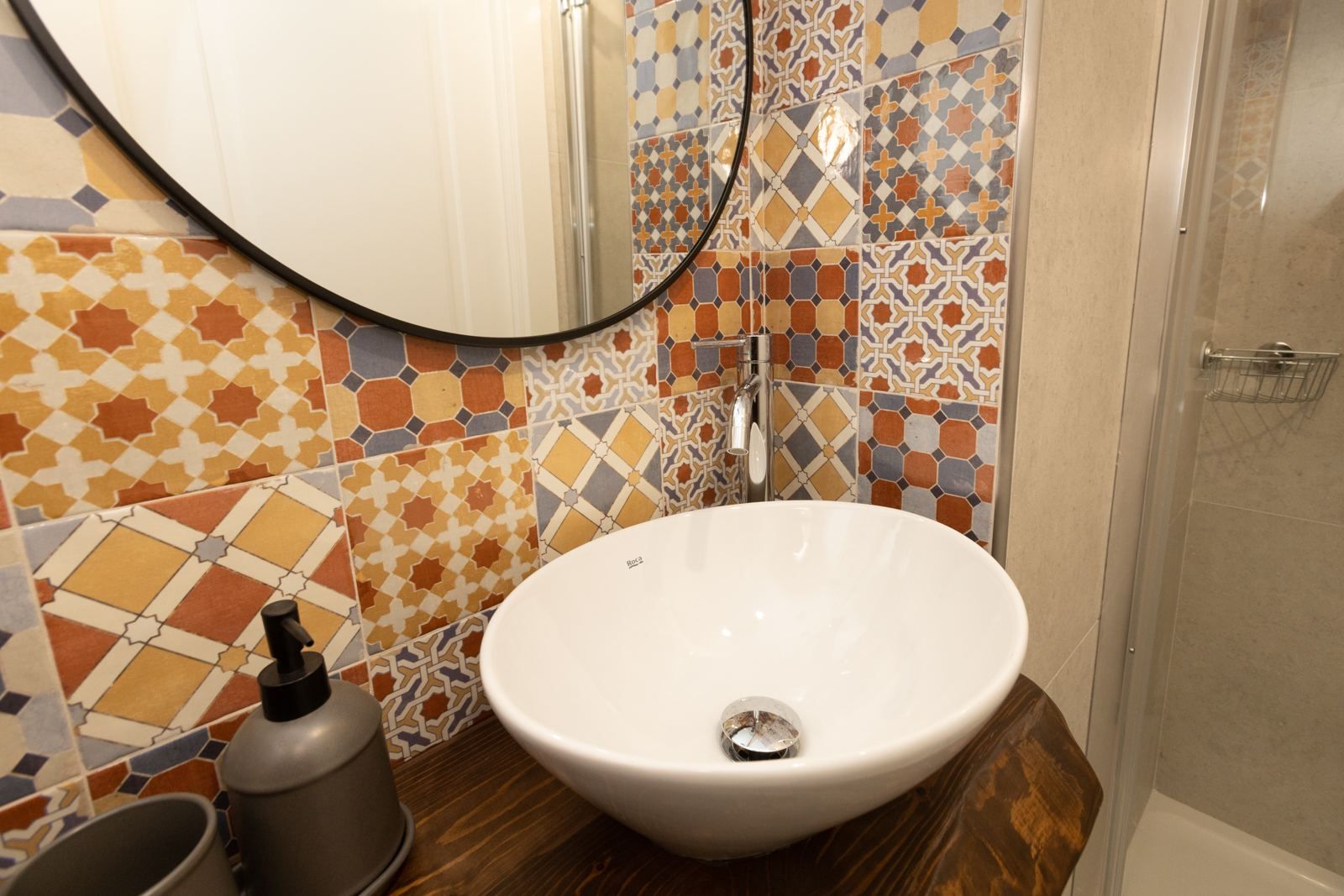 Lavabo con maioliche