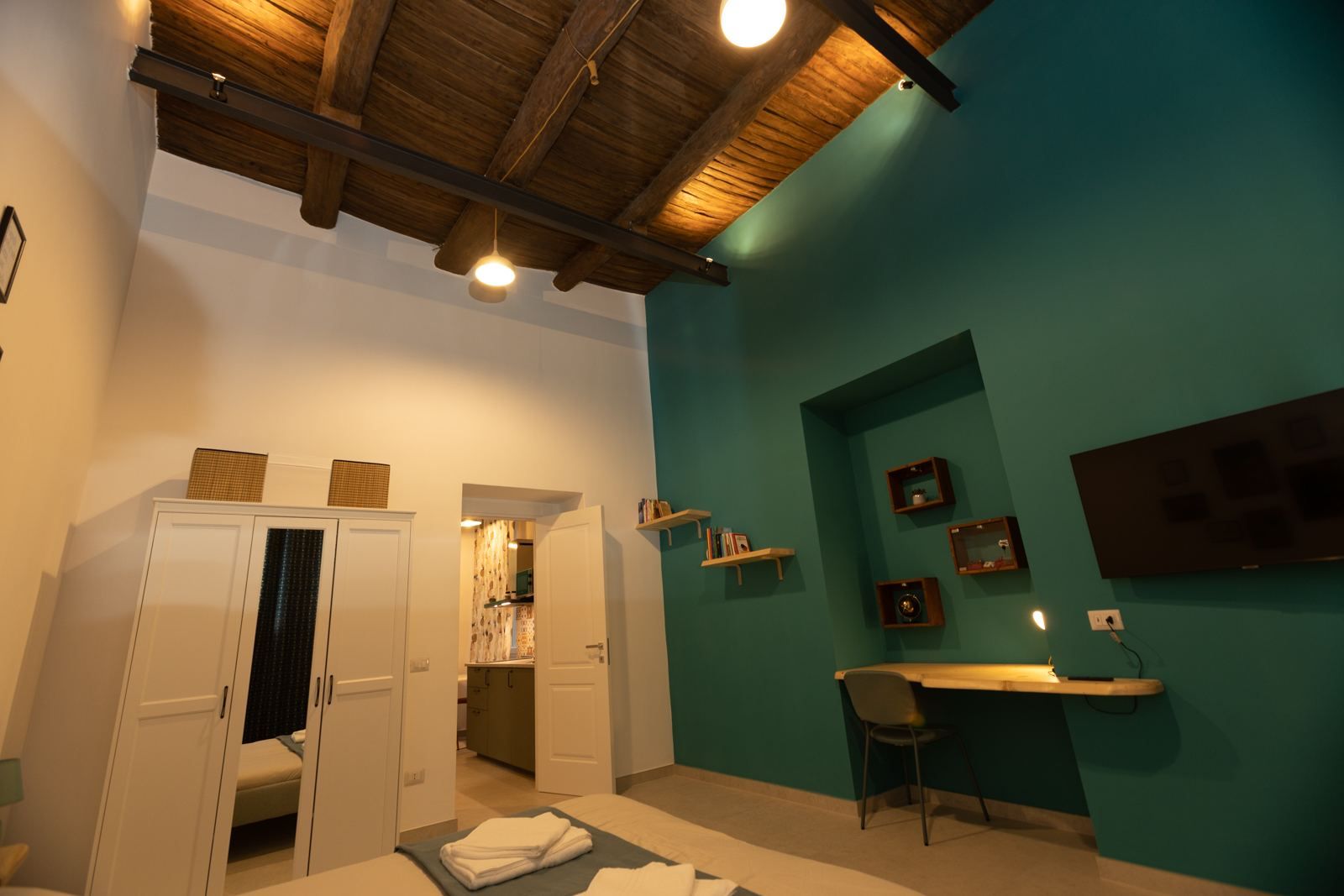 Soffitto con travi in legno